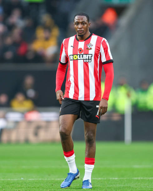 费和薪资支 费和薪资支